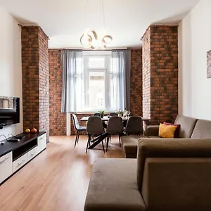Apartmán Jacuzzi And Privacy With 2 Balconies And Free Garage, Budapešť