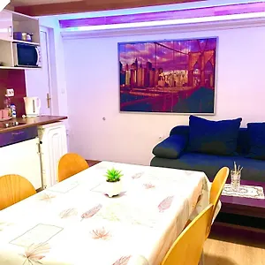 Apartman Lola, Budapest